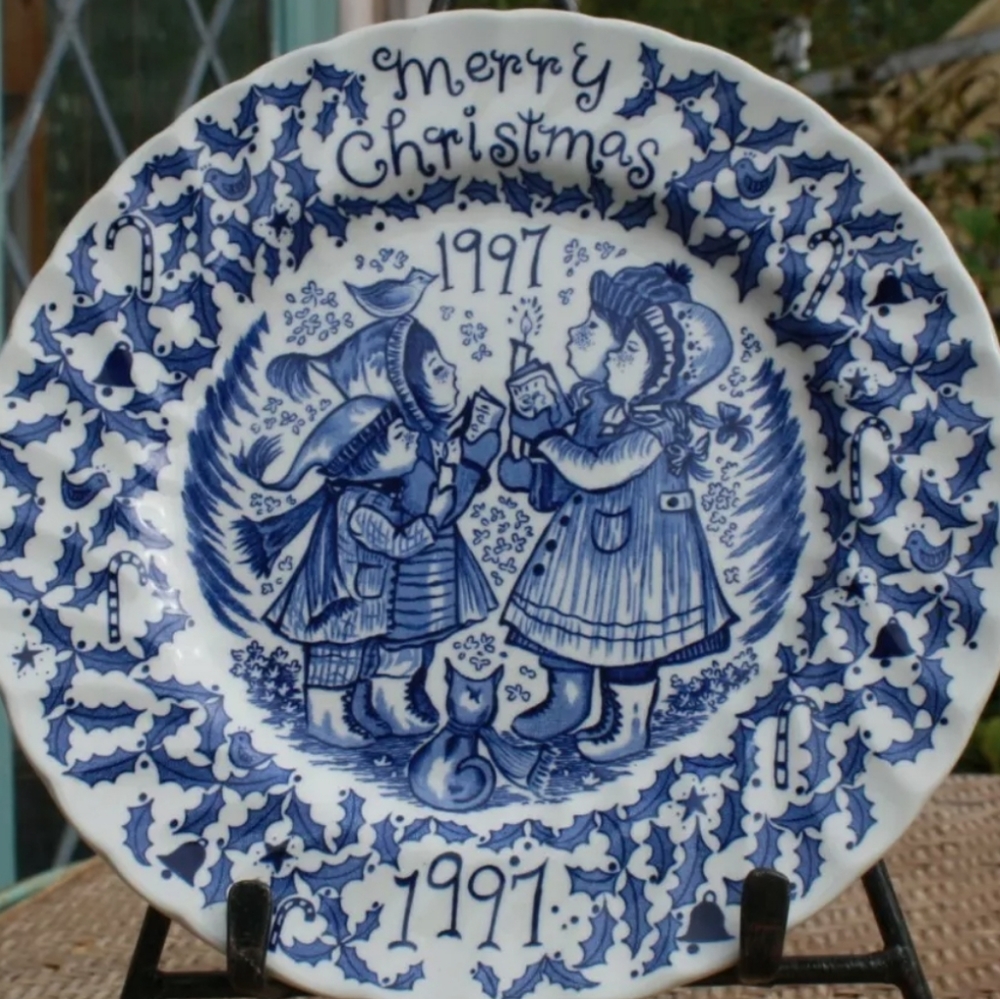 VTG Royal Crownford Staffordshire 1997 Collectors Christmas Plate Norma Sherman
